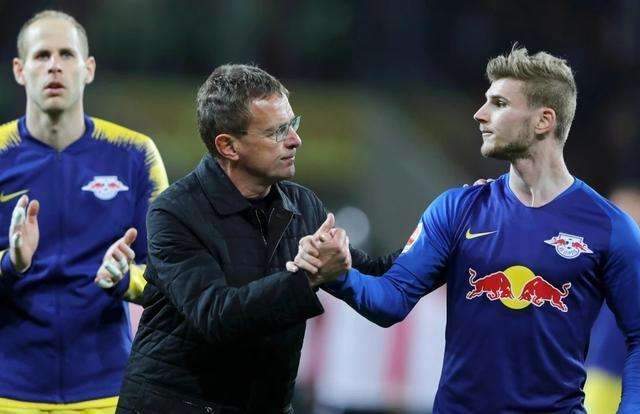 欧冠前瞻：阿贾克斯客战黑马卡拉巴克，能否期盼取得首胜？（欧冠展望：阿贾克斯做客挑战黑马卡拉巴克，首胜能否到来？）