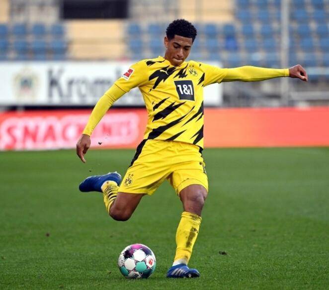 别把跑车当坦克！莱奥转型中锋，是补了短板却废了武功？（别让跑车去撞线！莱奥转中锋，补短还是削长？）