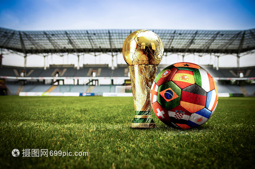 个人能力！两队进攻陷入困境， 奎因上场外线运球高难度急停三分命中！（凭个人能力破局：双方进攻受阻，奎因外线运球急停命中高难度三分）