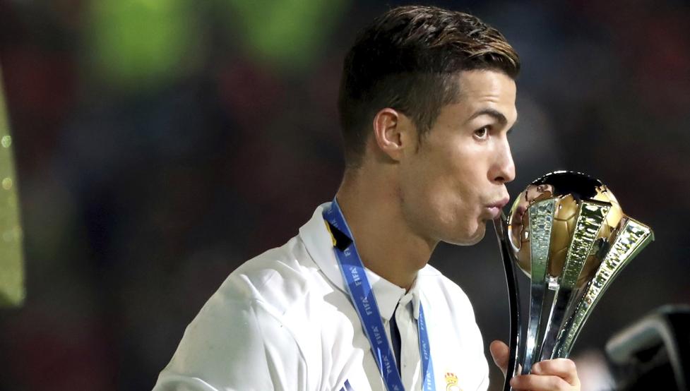 反对家暴，克雷莫内塞球衣背后印的是与球员关系密切女性名字