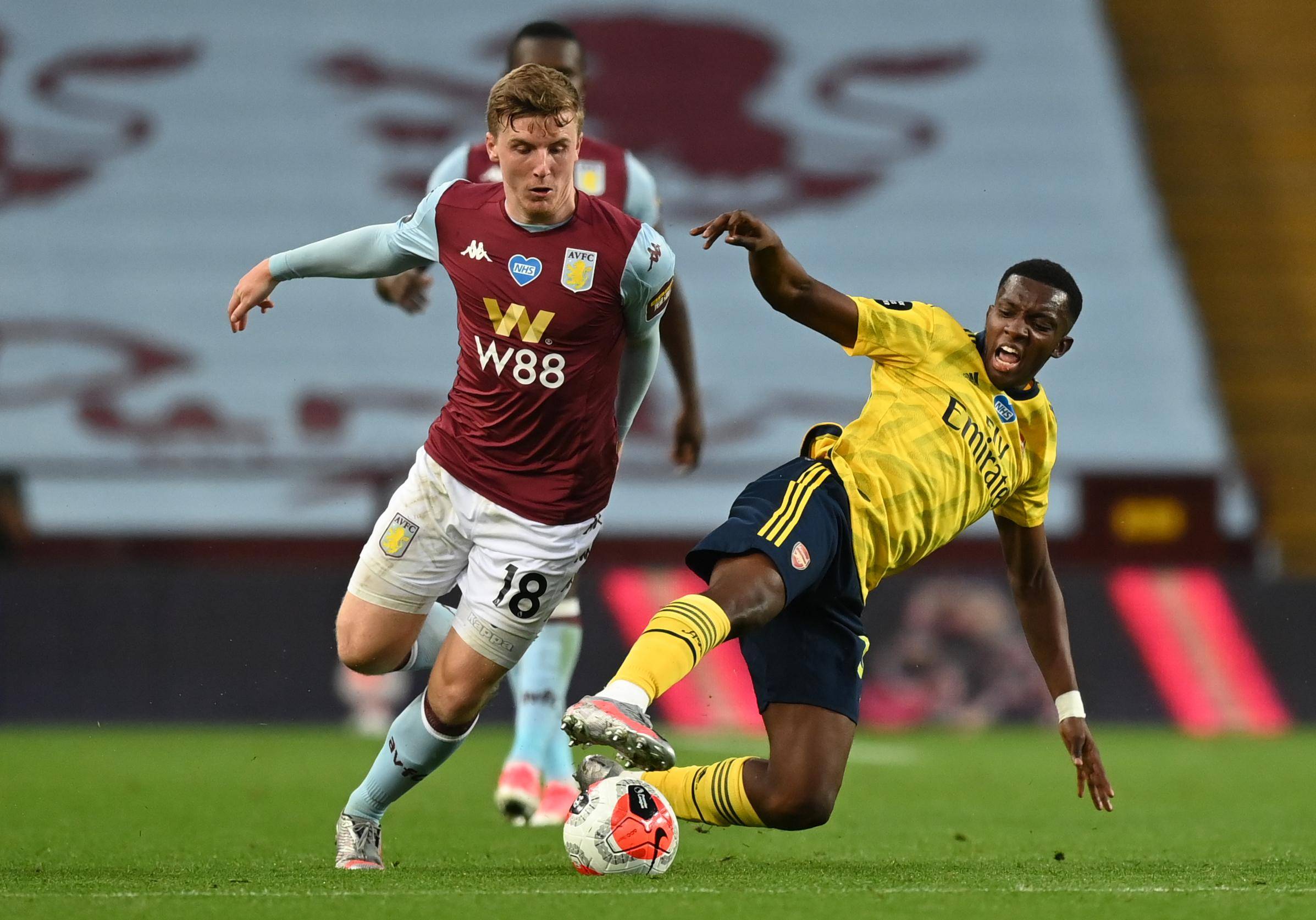 暂停关闭皮斯胡安球场，塞维利亚足球俱乐部坚决反对不公平处罚（皮斯胡安球场遭暂时关闭，塞维利亚俱乐部强烈反对不公正处罚）