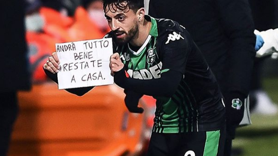 每体：阿根廷队在西班牙集训，球迷热情高涨只为一睹梅西风采（每体：阿根廷西班牙备战，球迷涌动只为一睹梅西）