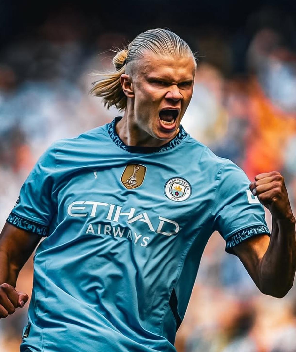 国米4‑0大胜科莫，一举登顶意甲积分榜（国米4球横扫科莫，强势登顶意甲榜首）