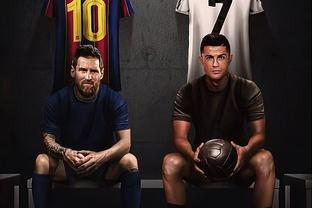 C罗被罚下后，爱尔兰一酒吧盛况：球迷鼓掌庆祝+击掌拥抱（C罗染红后，爱尔兰酒吧沸腾：球迷鼓掌欢呼、击掌相拥）