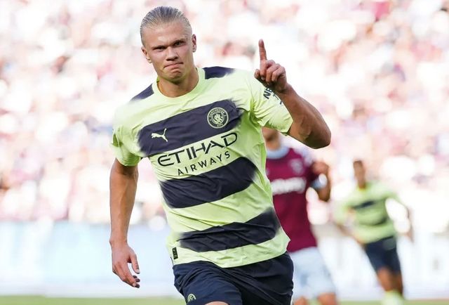 足球周刊：重返国足是刘若钒的愿望，殷切期待完成A级赛首秀（足球周刊：刘若钒盼重返国足，期待上演A级赛处子秀）