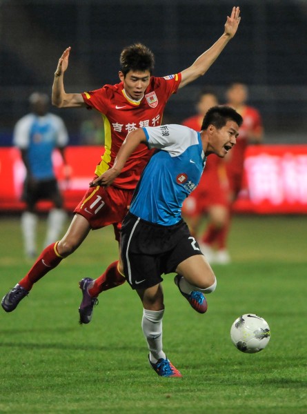 乌迪内斯2-0帕尔马，扎尼奥洛破门，凯南-戴维斯锦上添花（乌迪内斯2-0击退帕尔马：扎尼奥洛先拔头筹，凯南-戴维斯锁定胜局）