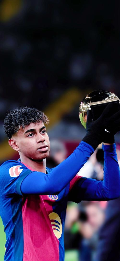 克尔费尔德：成为首位单场对诺伊尔打进两个点球的人？太棒了（克尔费尔德：单场两次点射破诺伊尔成首人，太棒了）