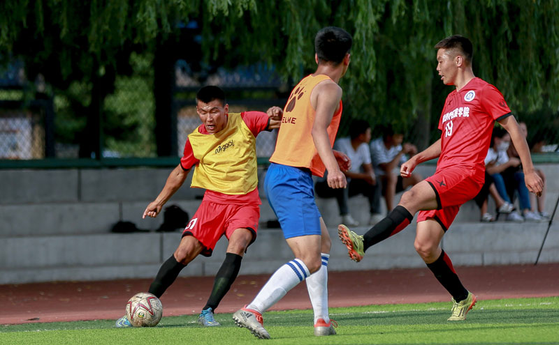 他今天像一位艺术家