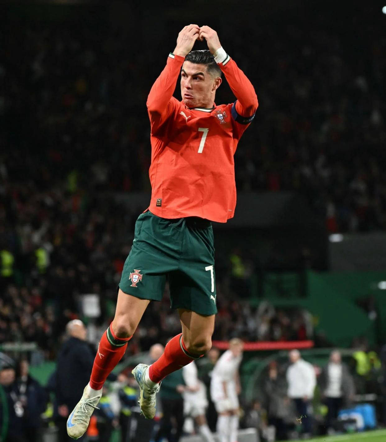 萨哈：麦克托米奈可以在皇马和巴萨踢球，甚至拜仁慕尼黑（萨哈称麦克托米奈足以效力皇马、巴萨，甚至拜仁慕尼黑）