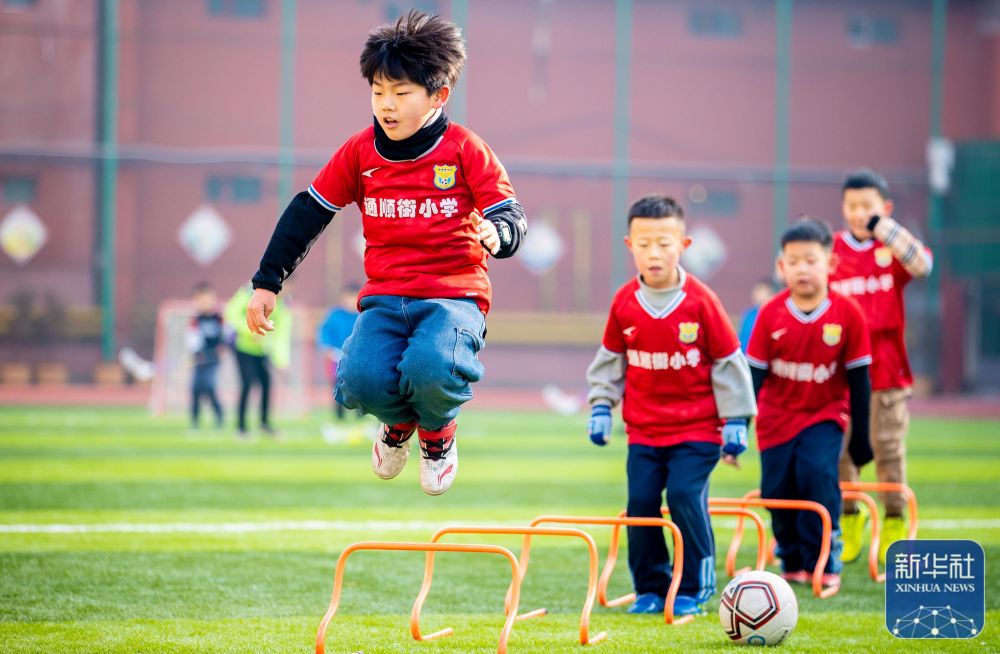 汉堡3-2逆转云达不莱梅，波尔森破门，卢卡-武什科维奇建功（波尔森破门、卢卡-武什科维奇建功，汉堡3-2翻盘云达不莱梅）