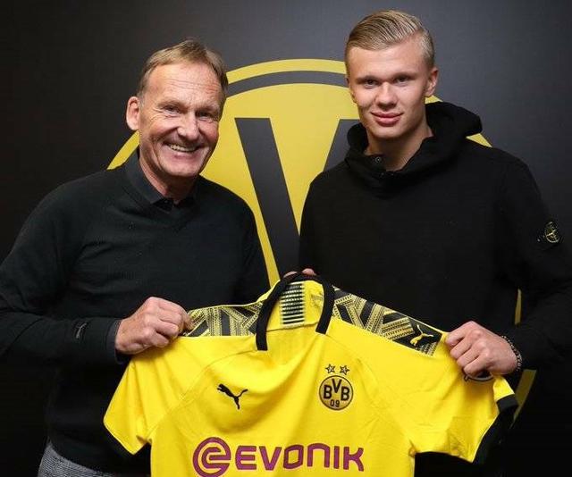 队报：球迷不满英超取消节礼日赛程，认为英超违背了传统（《队报》：英超取消节礼日赛程惹恼球迷，被指有违传统）