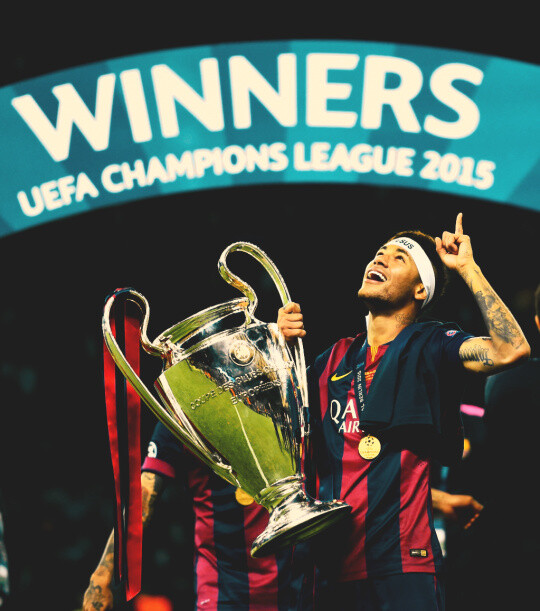 【壁纸】——佩德里 的舌头（佩德里吐舌瞬间壁纸）